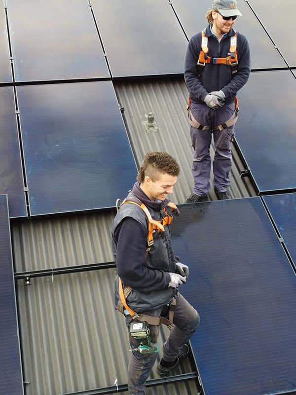 DG install photo 1 Solar panels flat lay on a commercial roof
